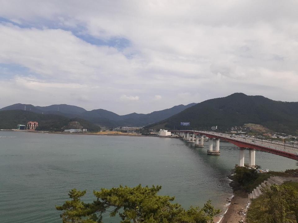 Tongyeong Bridge Hotel Bagian luar foto