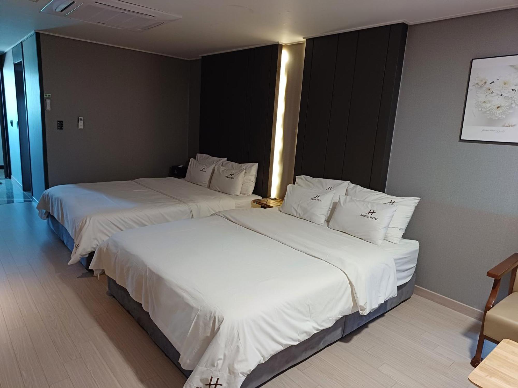 Tongyeong Bridge Hotel Bagian luar foto