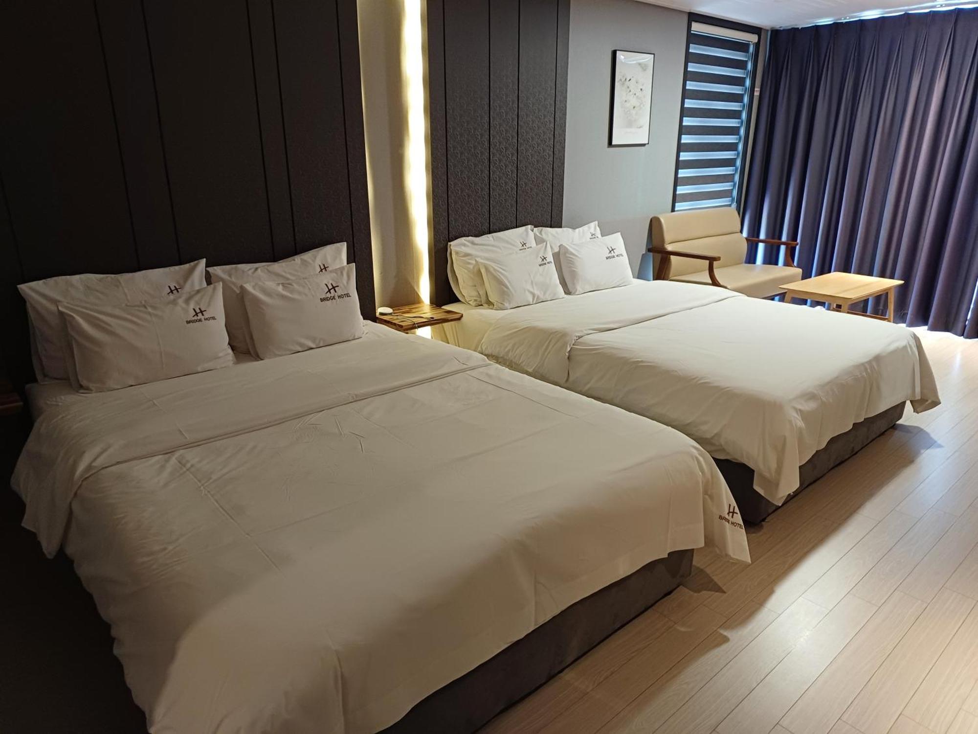 Tongyeong Bridge Hotel Bagian luar foto