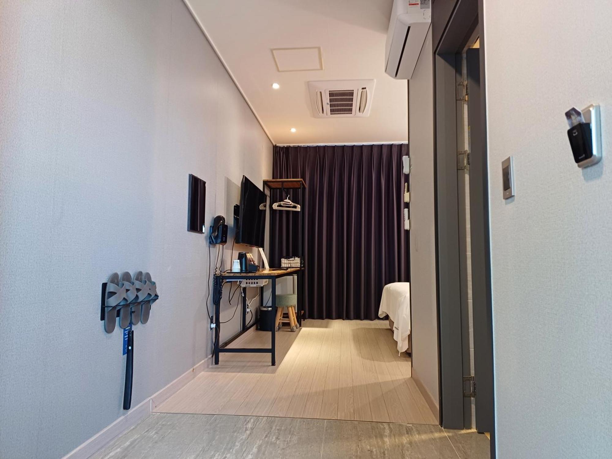 Tongyeong Bridge Hotel Bagian luar foto