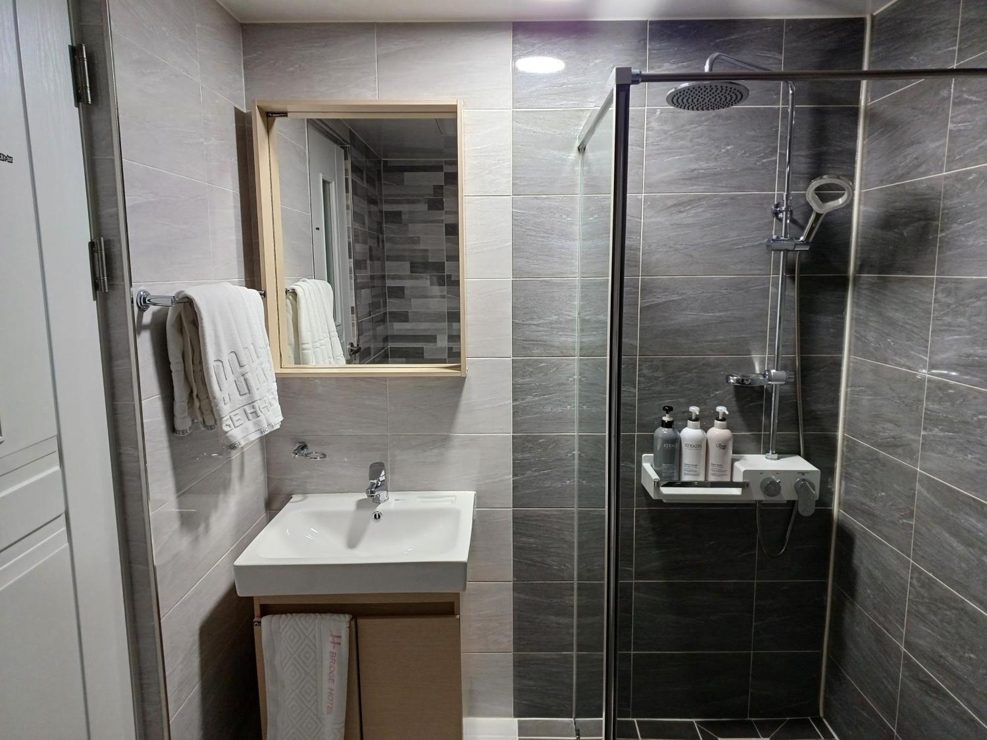 Tongyeong Bridge Hotel Bagian luar foto