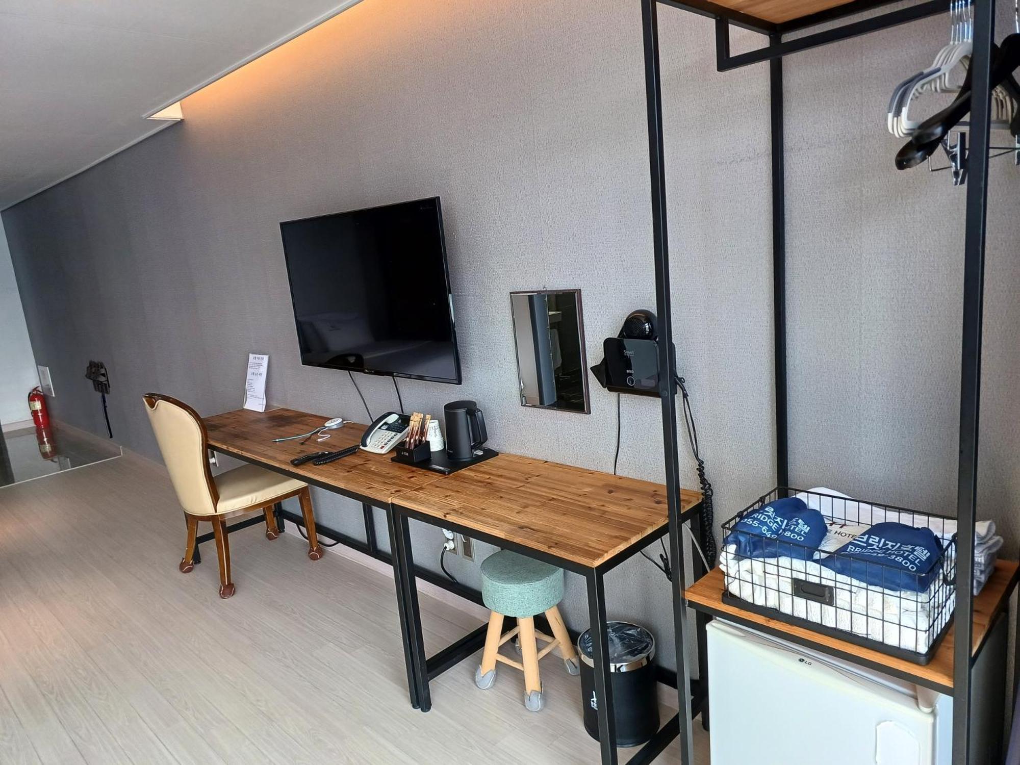 Tongyeong Bridge Hotel Bagian luar foto