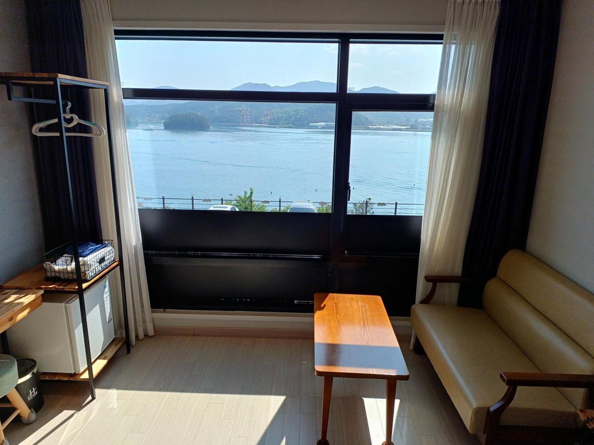 Tongyeong Bridge Hotel Bagian luar foto