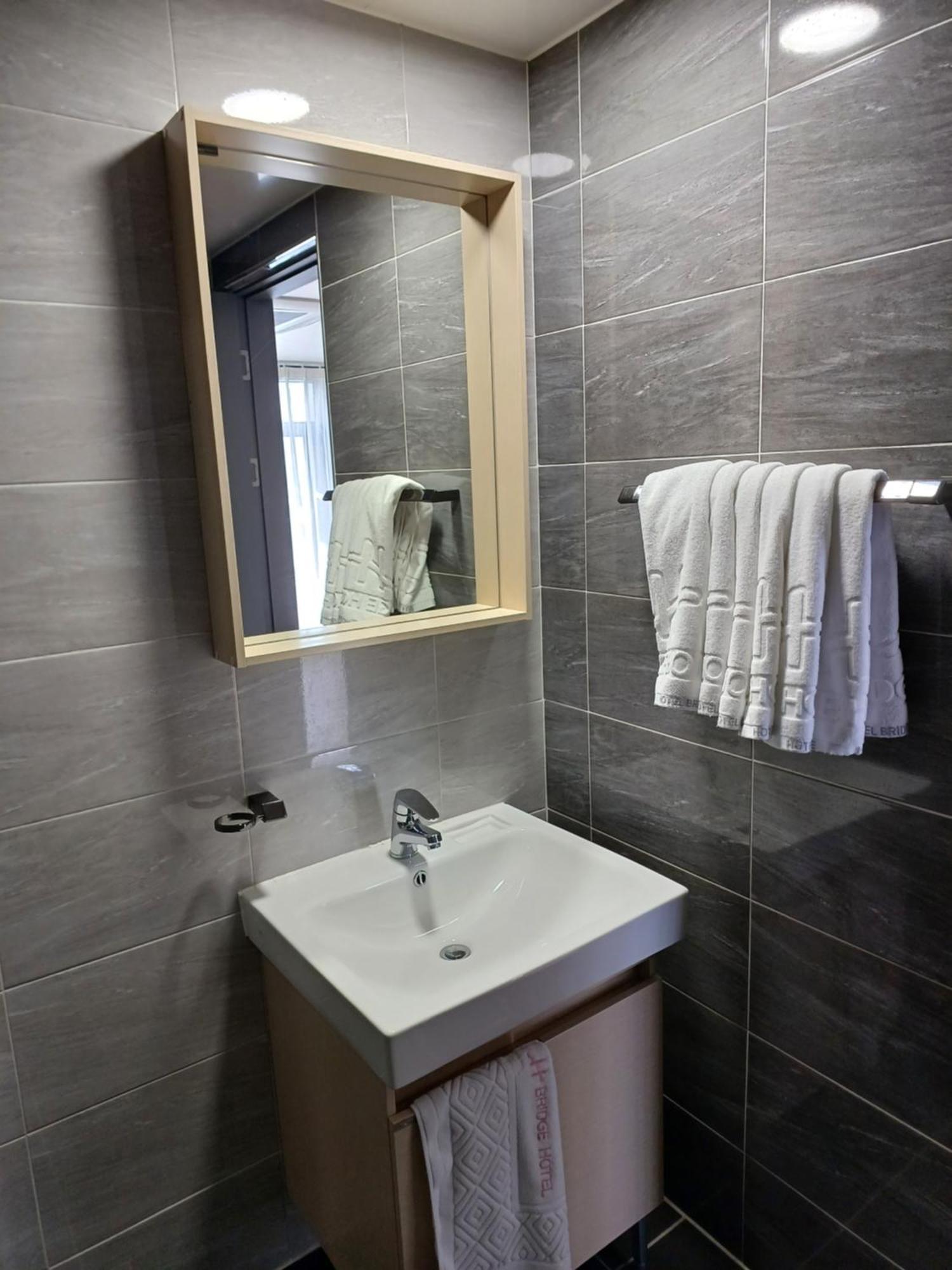 Tongyeong Bridge Hotel Bagian luar foto