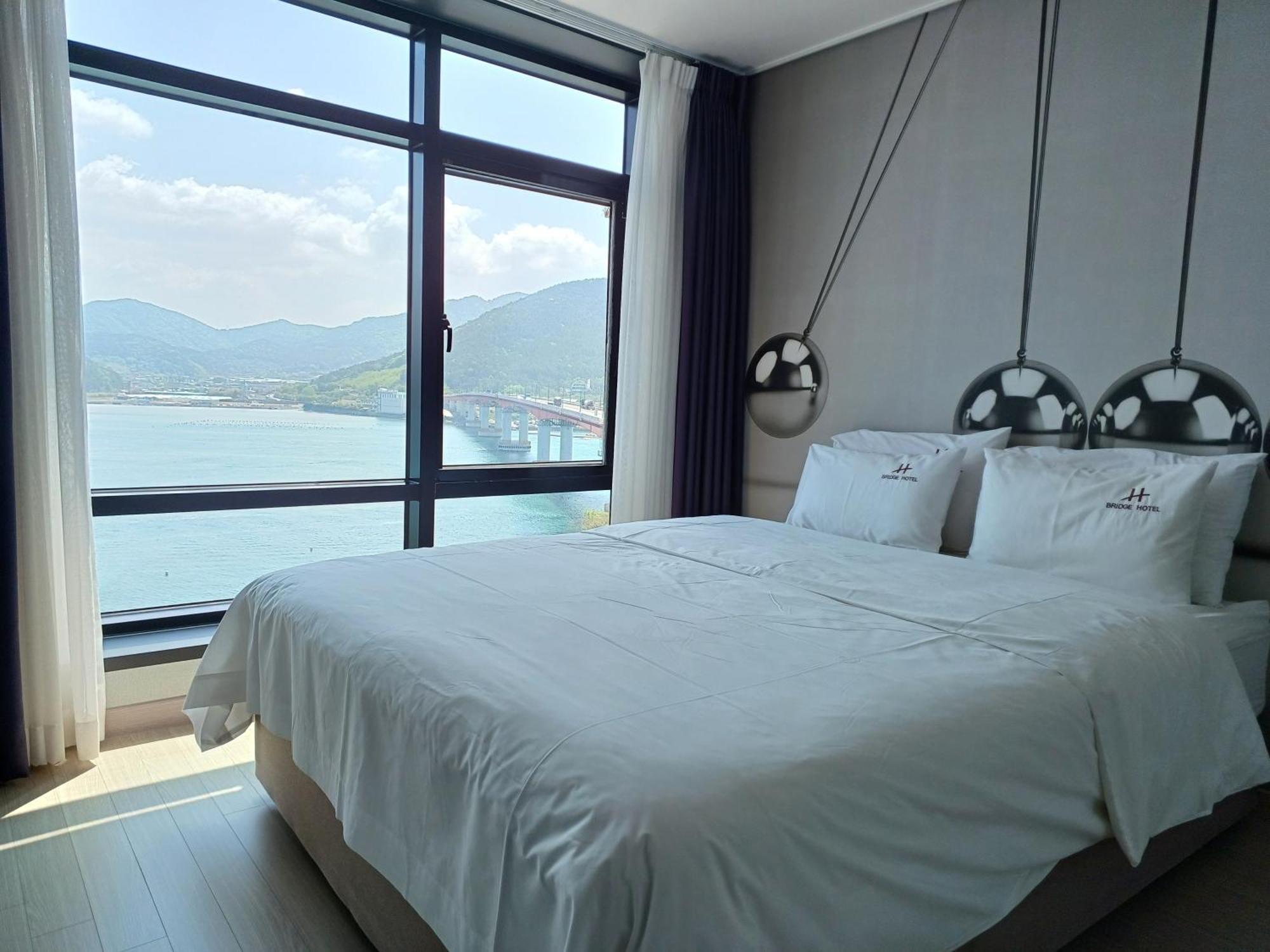 Tongyeong Bridge Hotel Bagian luar foto
