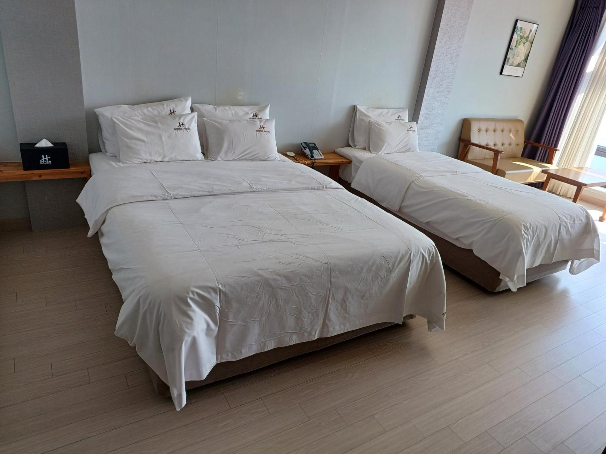 Tongyeong Bridge Hotel Bagian luar foto