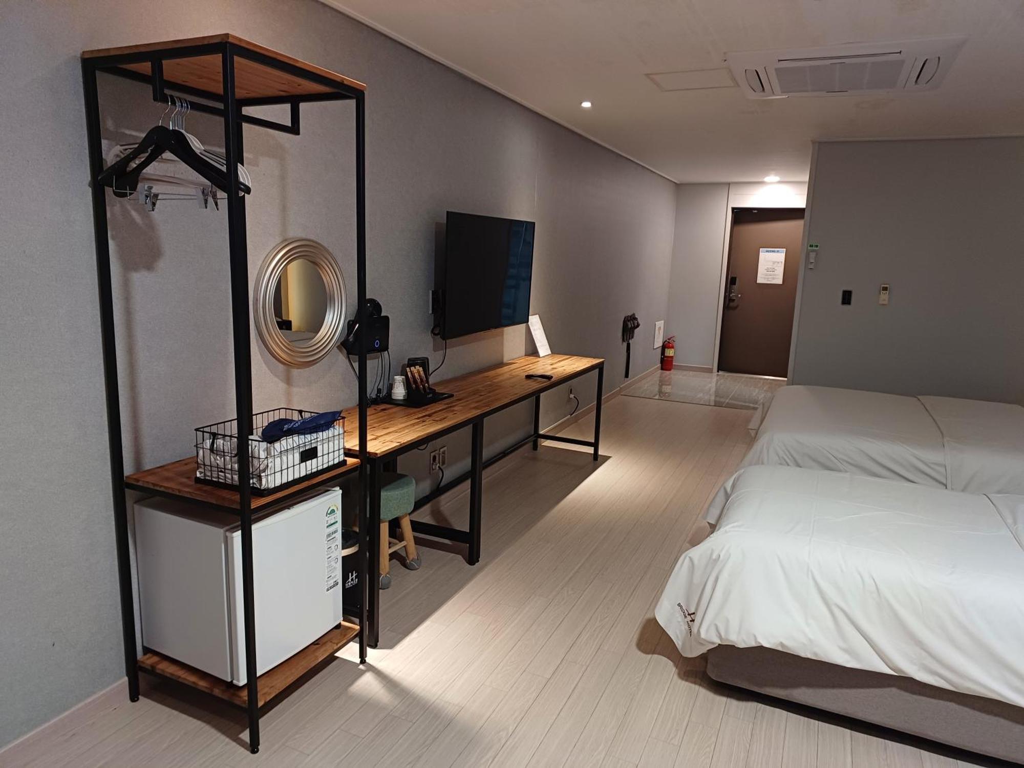 Tongyeong Bridge Hotel Bagian luar foto