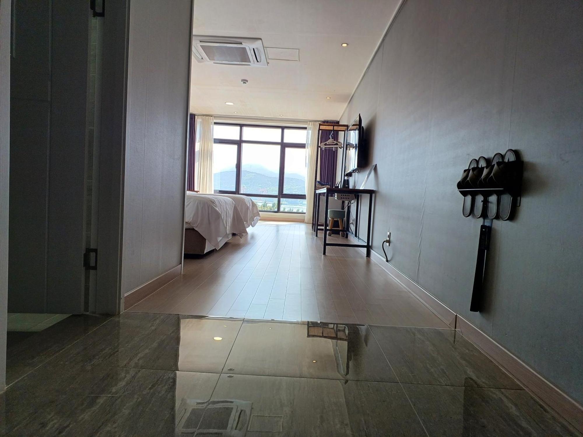 Tongyeong Bridge Hotel Bagian luar foto