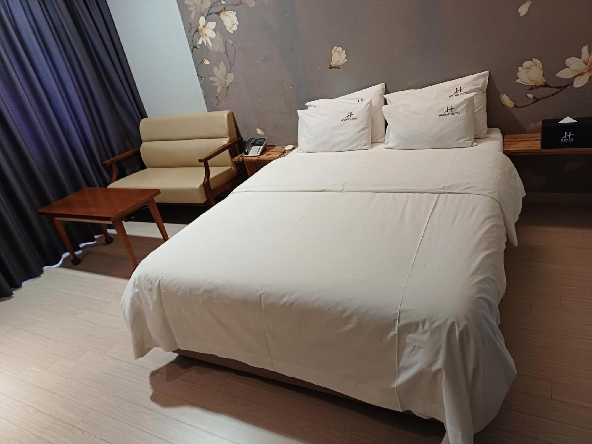 Tongyeong Bridge Hotel Bagian luar foto