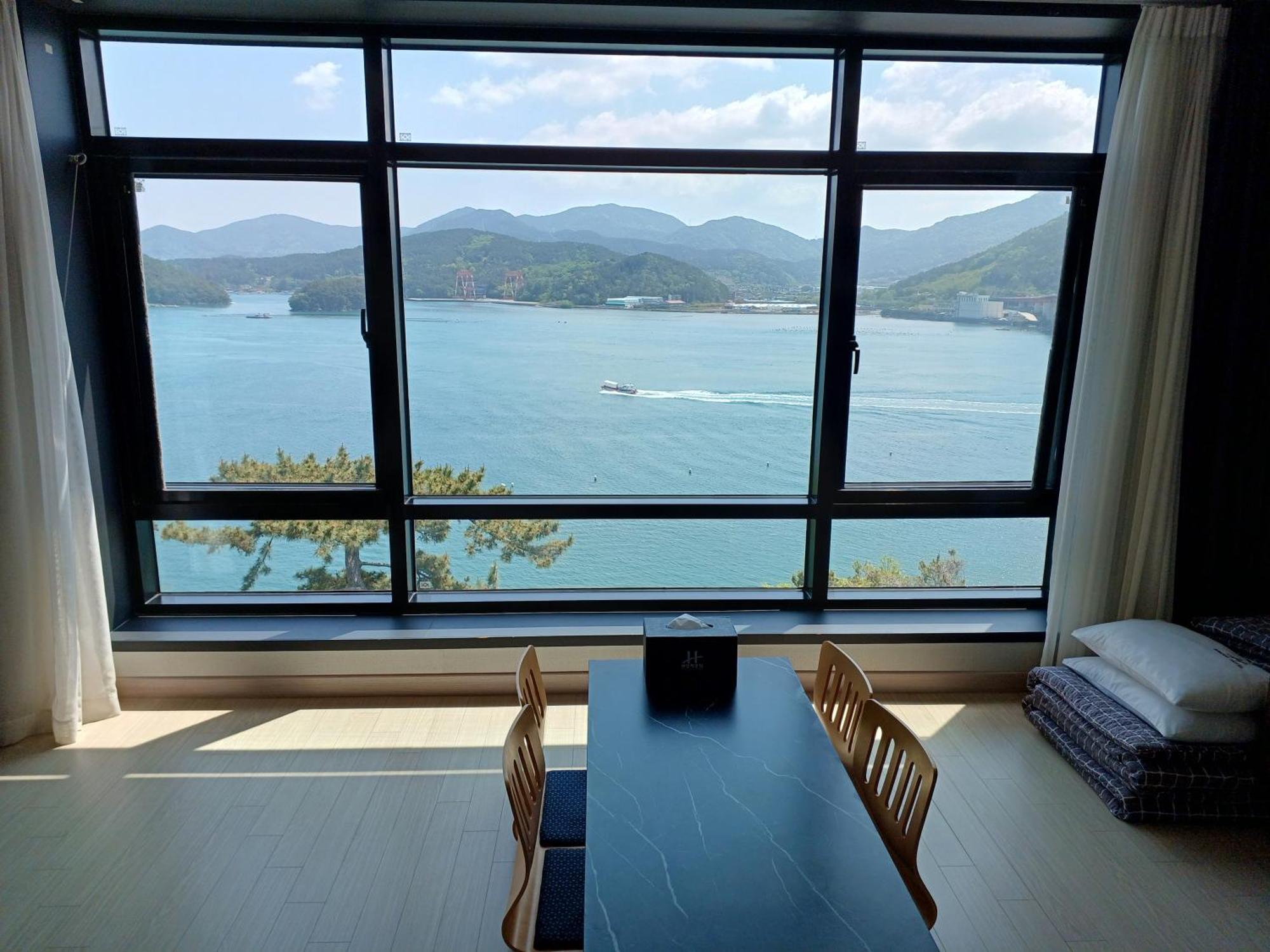Tongyeong Bridge Hotel Bagian luar foto