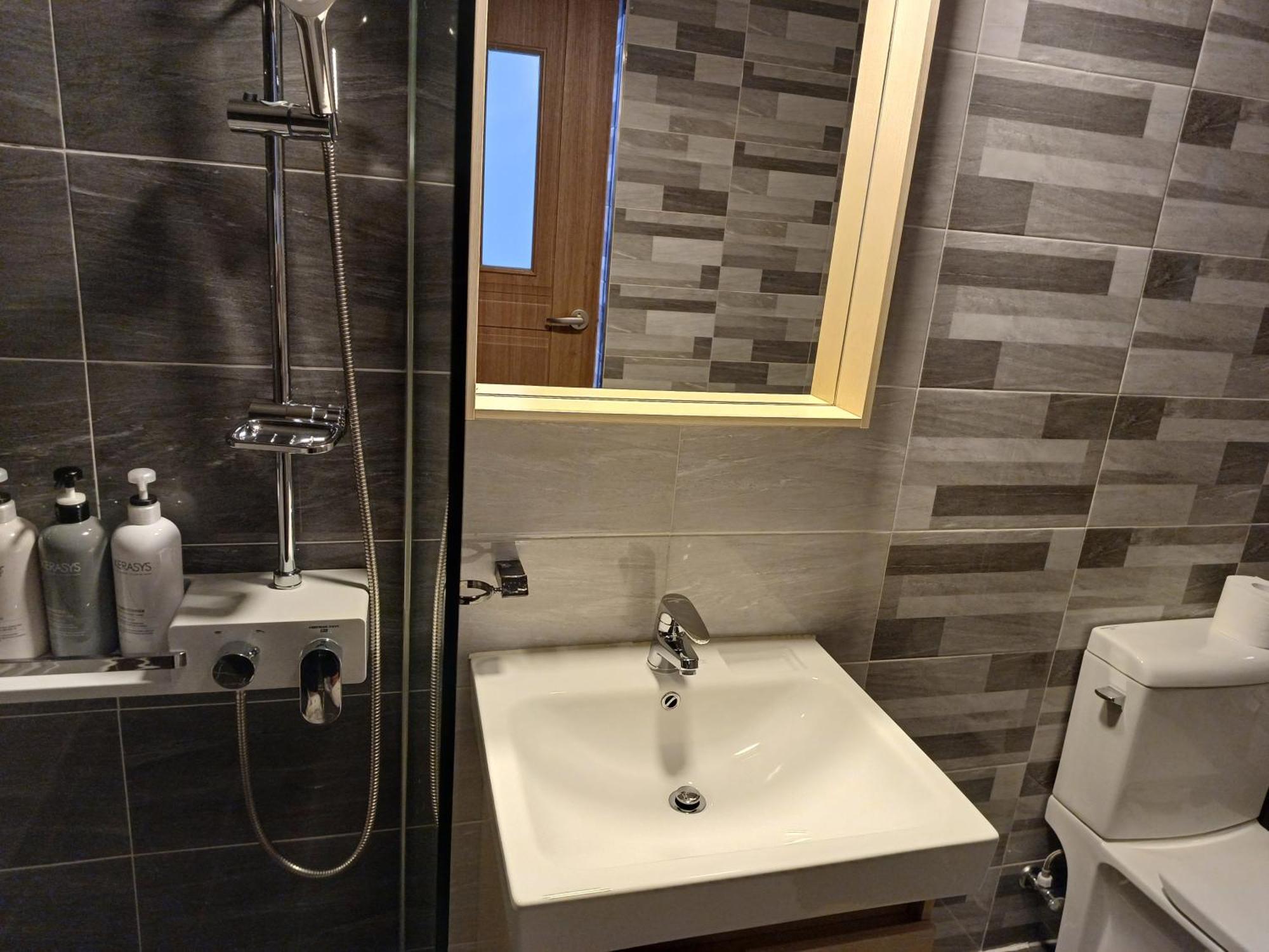 Tongyeong Bridge Hotel Bagian luar foto