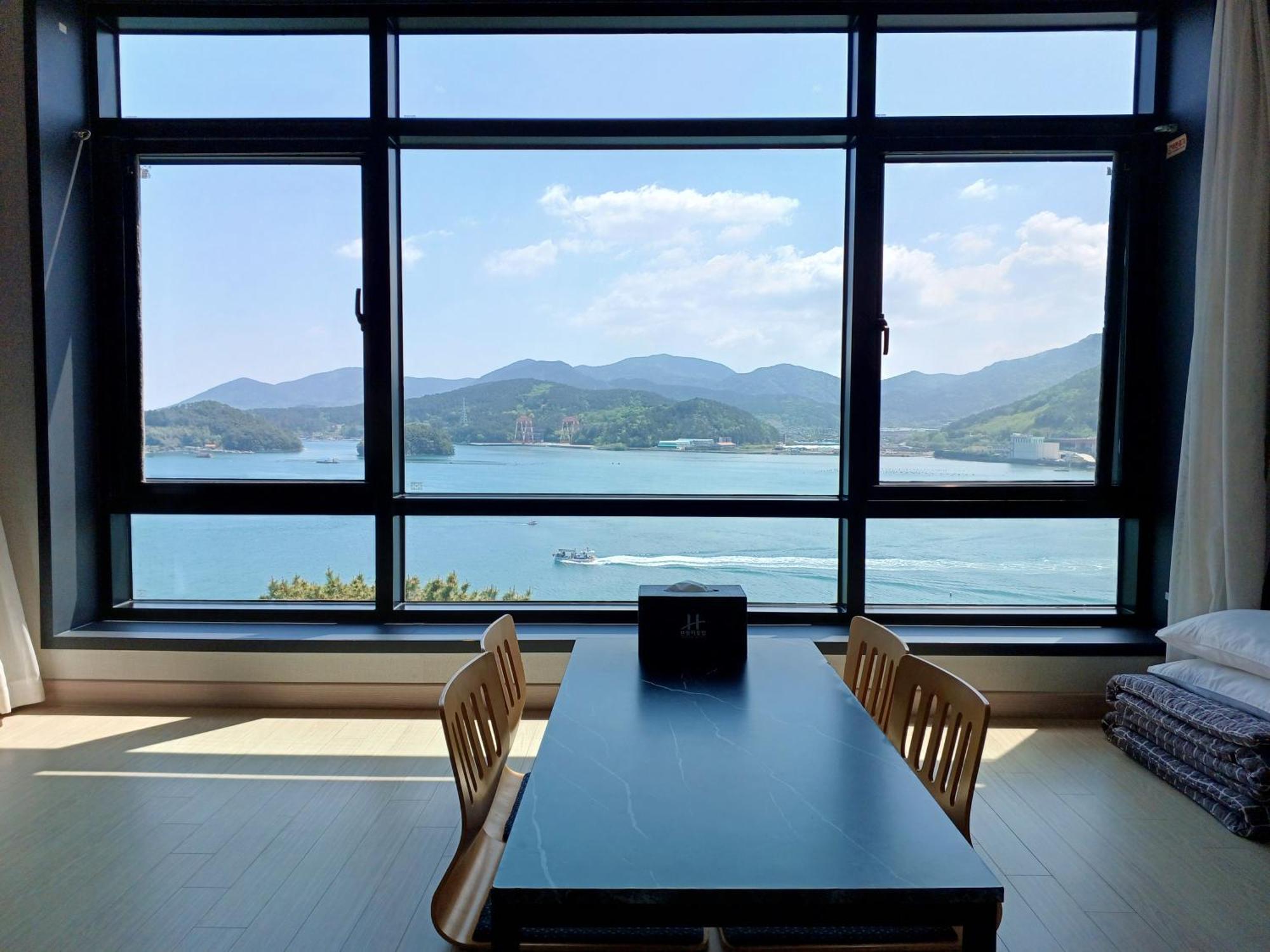 Tongyeong Bridge Hotel Bagian luar foto